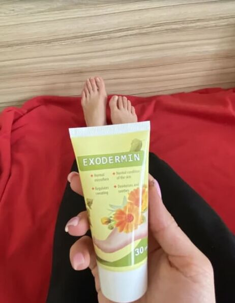Descripción general de la crema Marca de exodermina de Yesenia